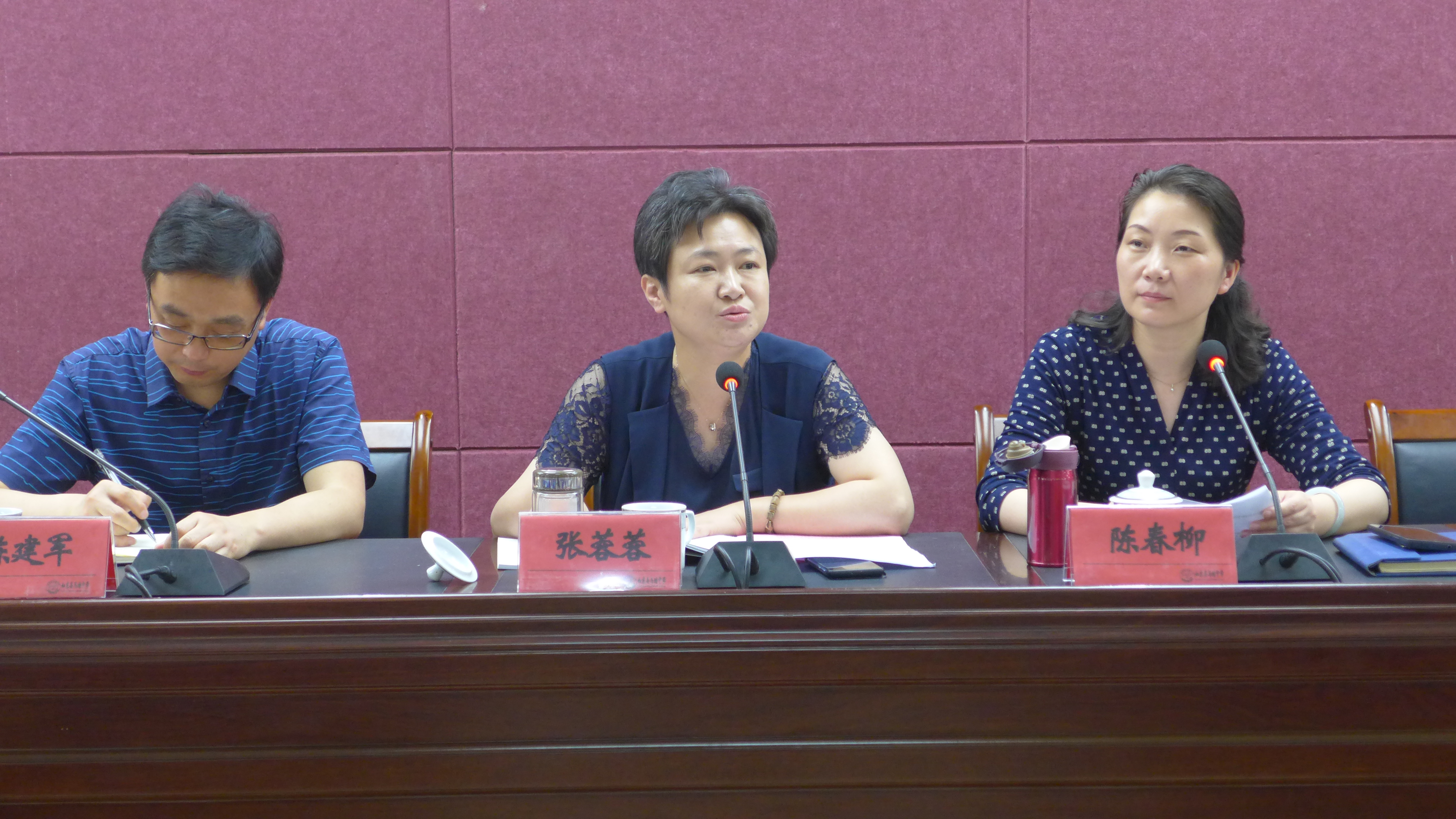 县委常委,宣传部部长张蓉蓉出席大会并发言.